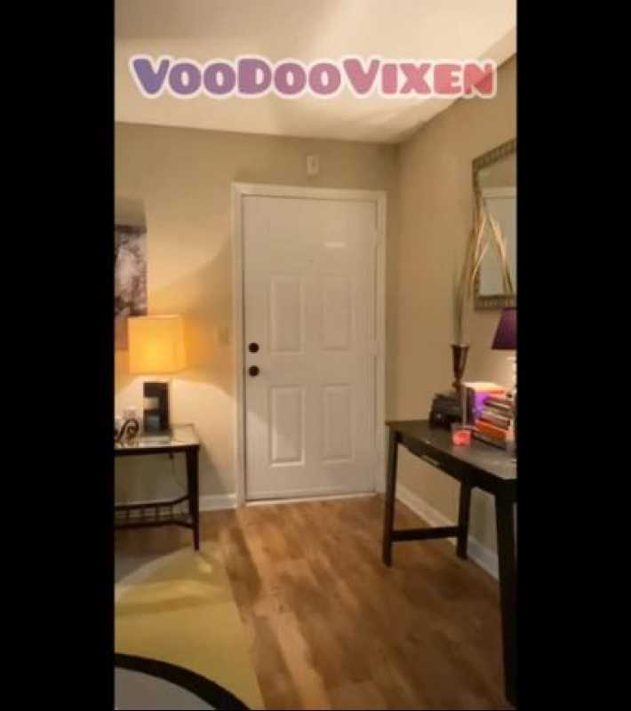 VOODOOVIXEN - Starburst's Diarrhea Splatters The Floor (2scenes)